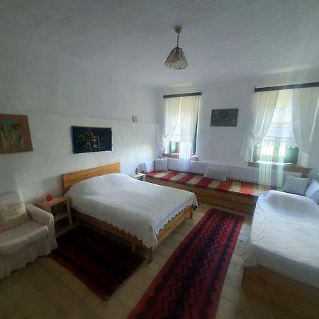 Traditional Guesthouse Permet Ngoại thất bức ảnh