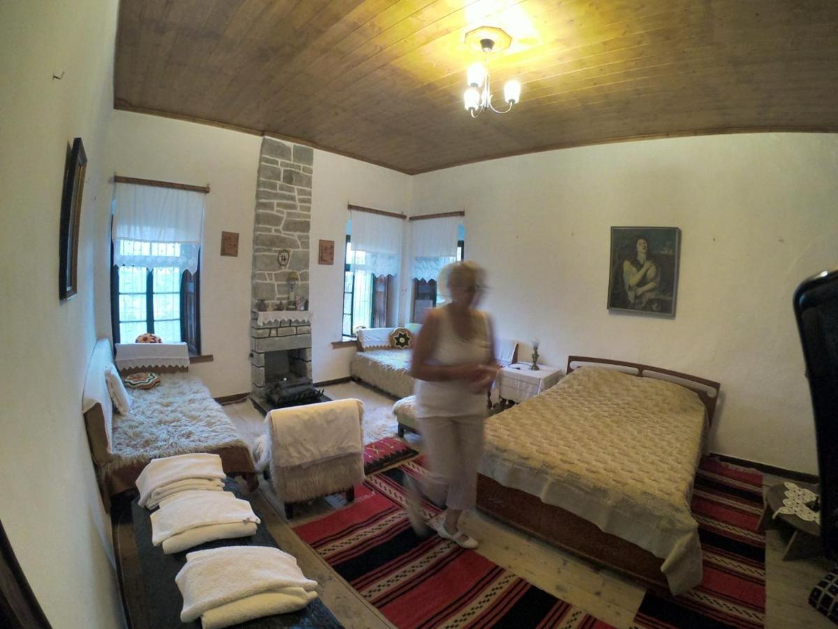 Traditional Guesthouse Permet Ngoại thất bức ảnh