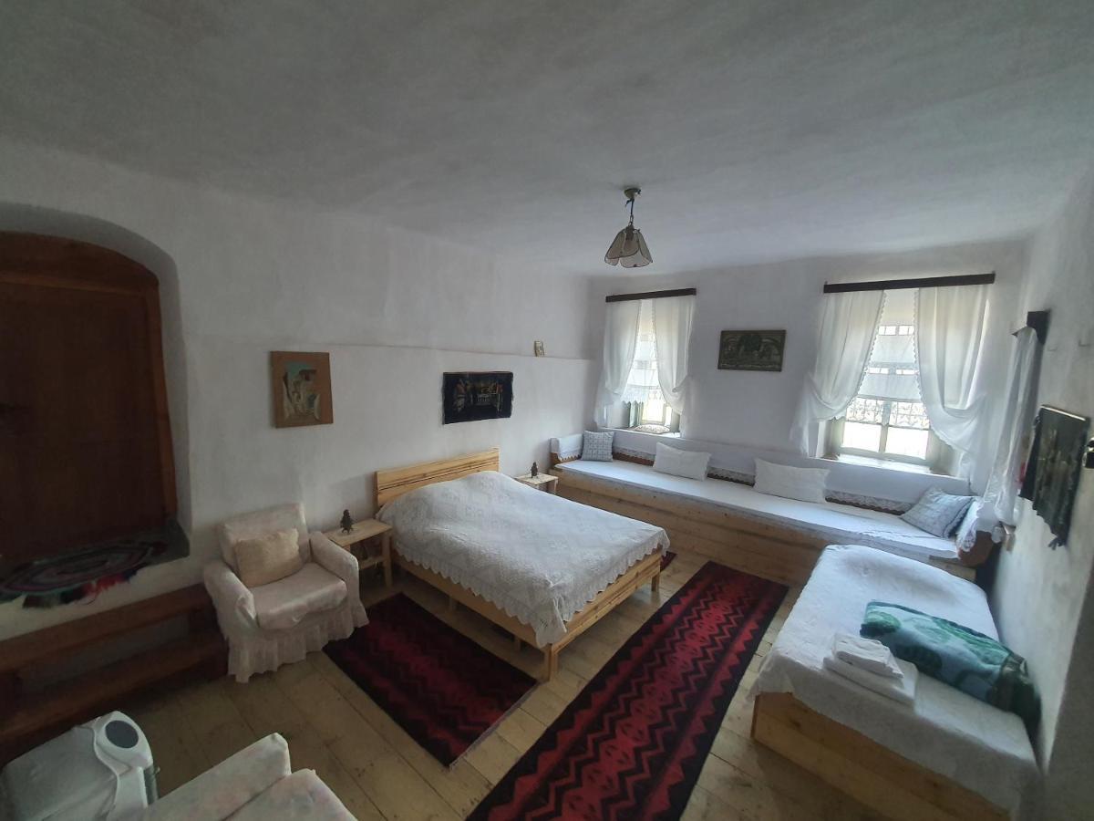 Traditional Guesthouse Permet Ngoại thất bức ảnh