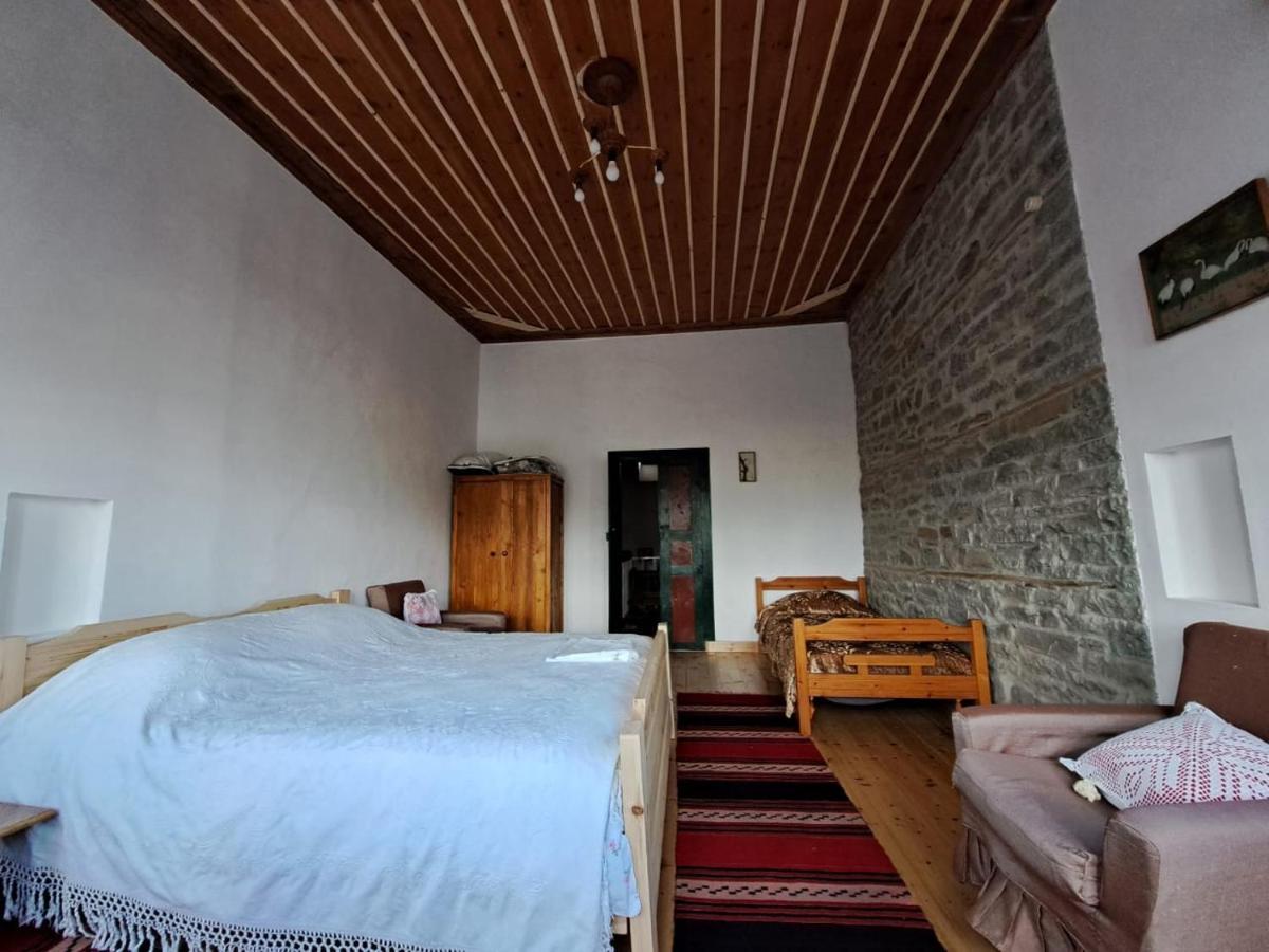 Traditional Guesthouse Permet Ngoại thất bức ảnh