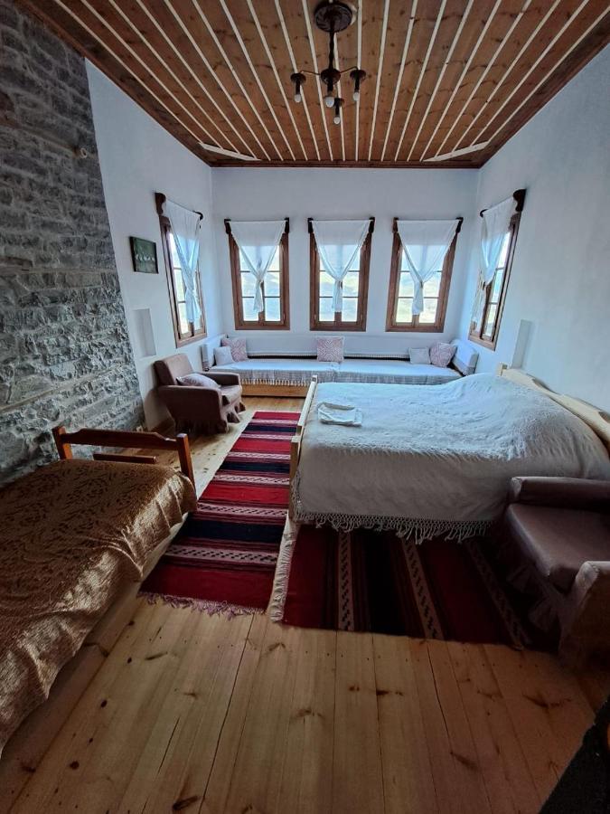 Traditional Guesthouse Permet Ngoại thất bức ảnh