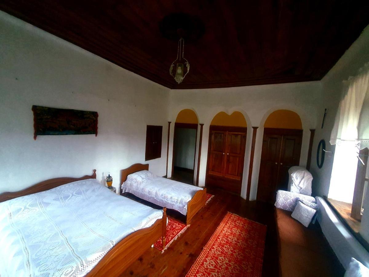 Traditional Guesthouse Permet Ngoại thất bức ảnh