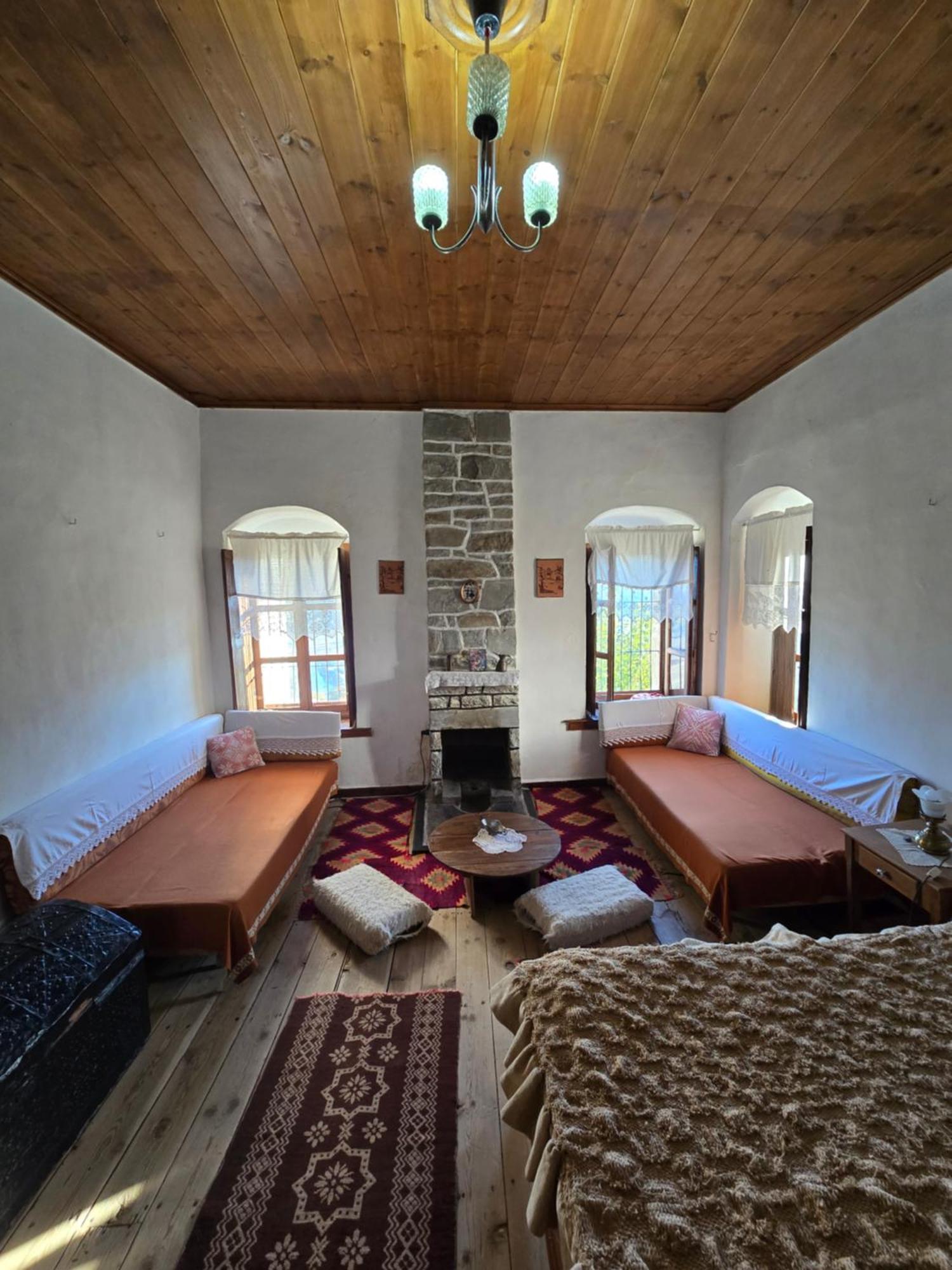 Traditional Guesthouse Permet Ngoại thất bức ảnh