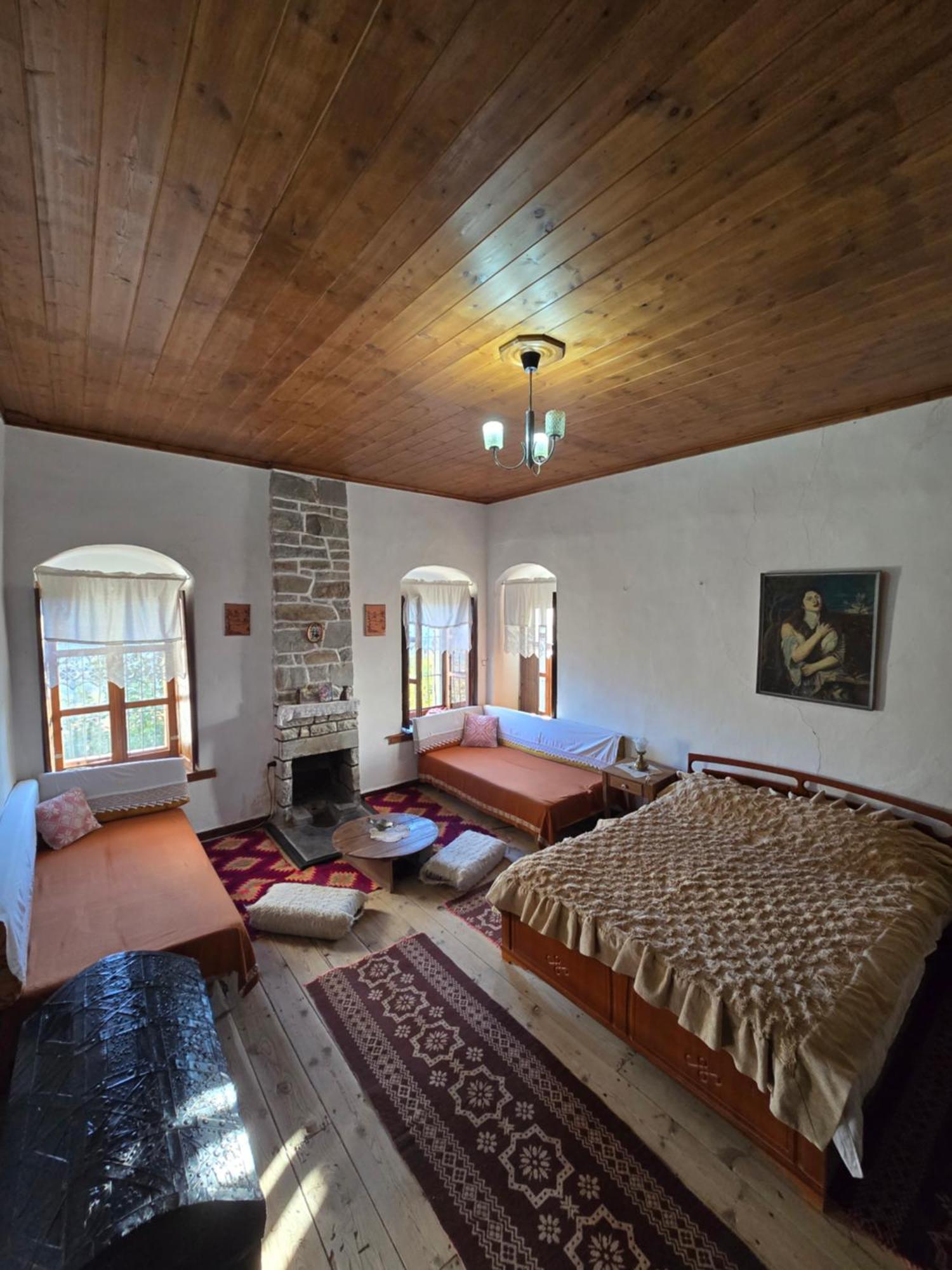 Traditional Guesthouse Permet Ngoại thất bức ảnh
