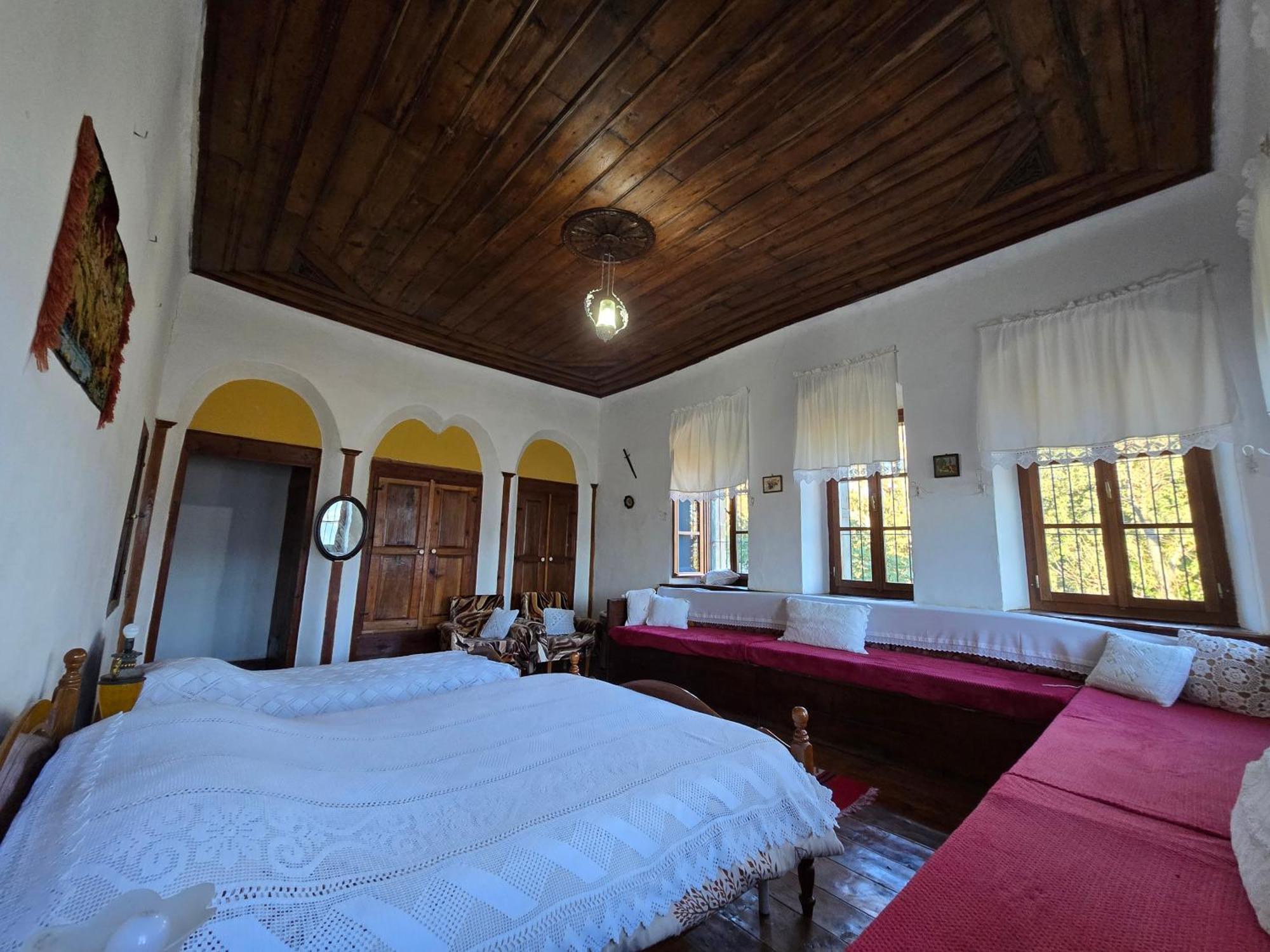 Traditional Guesthouse Permet Ngoại thất bức ảnh