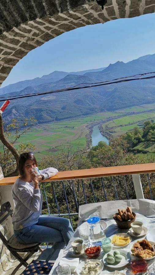 Traditional Guesthouse Permet Ngoại thất bức ảnh