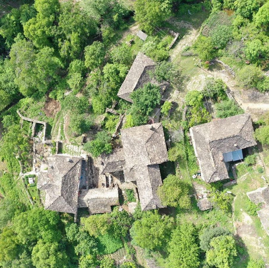 Traditional Guesthouse Permet Ngoại thất bức ảnh