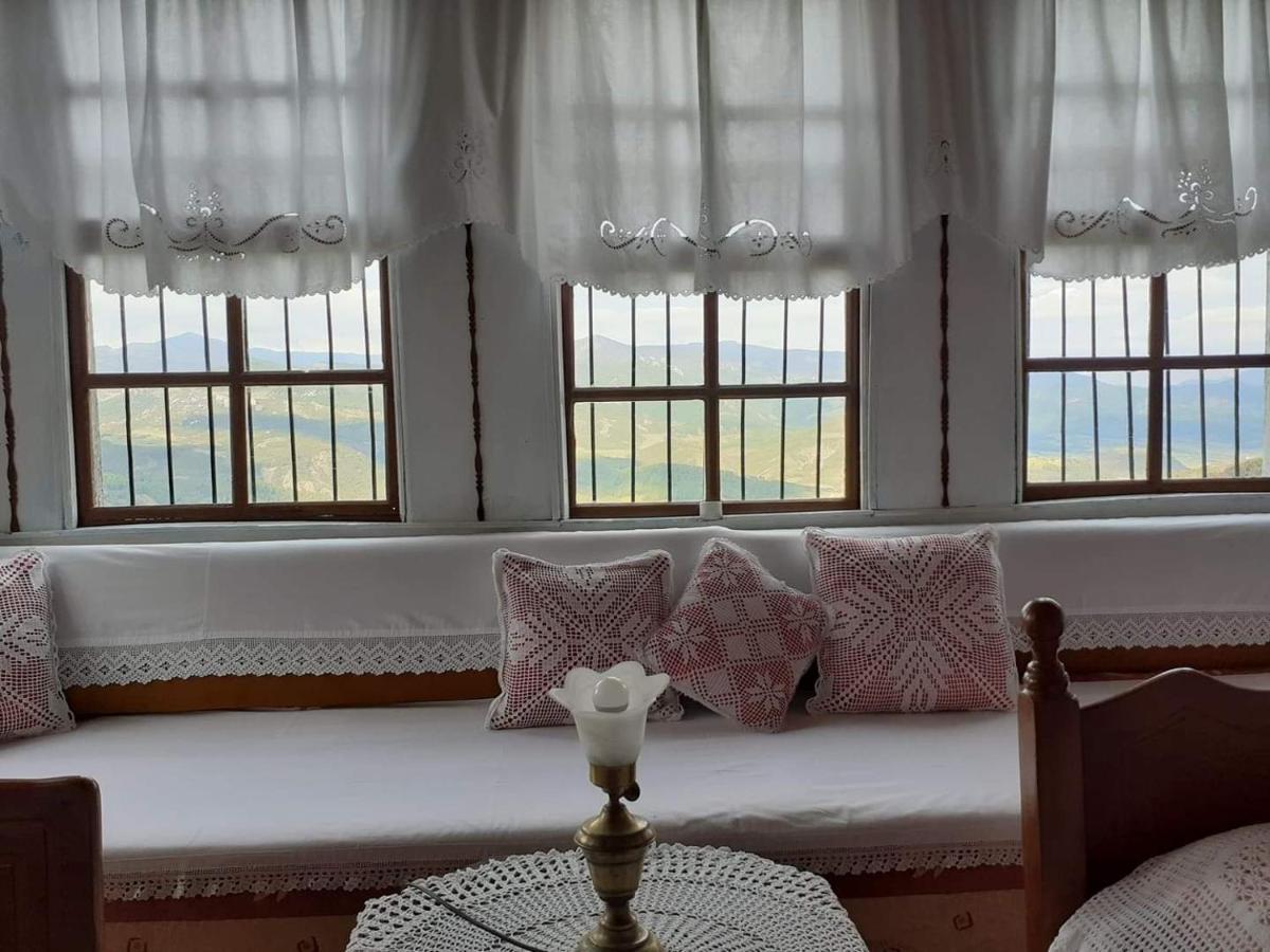 Traditional Guesthouse Permet Ngoại thất bức ảnh